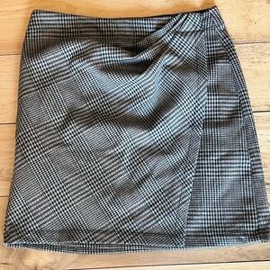 Max Studio Classic Black and White Checkered Skirt